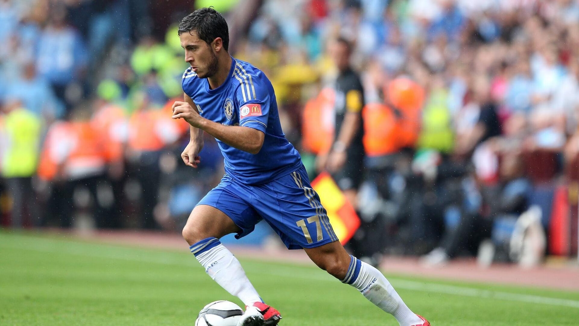 水上乐园趣味障碍赛 充气设施组成闯关路线笑料不断